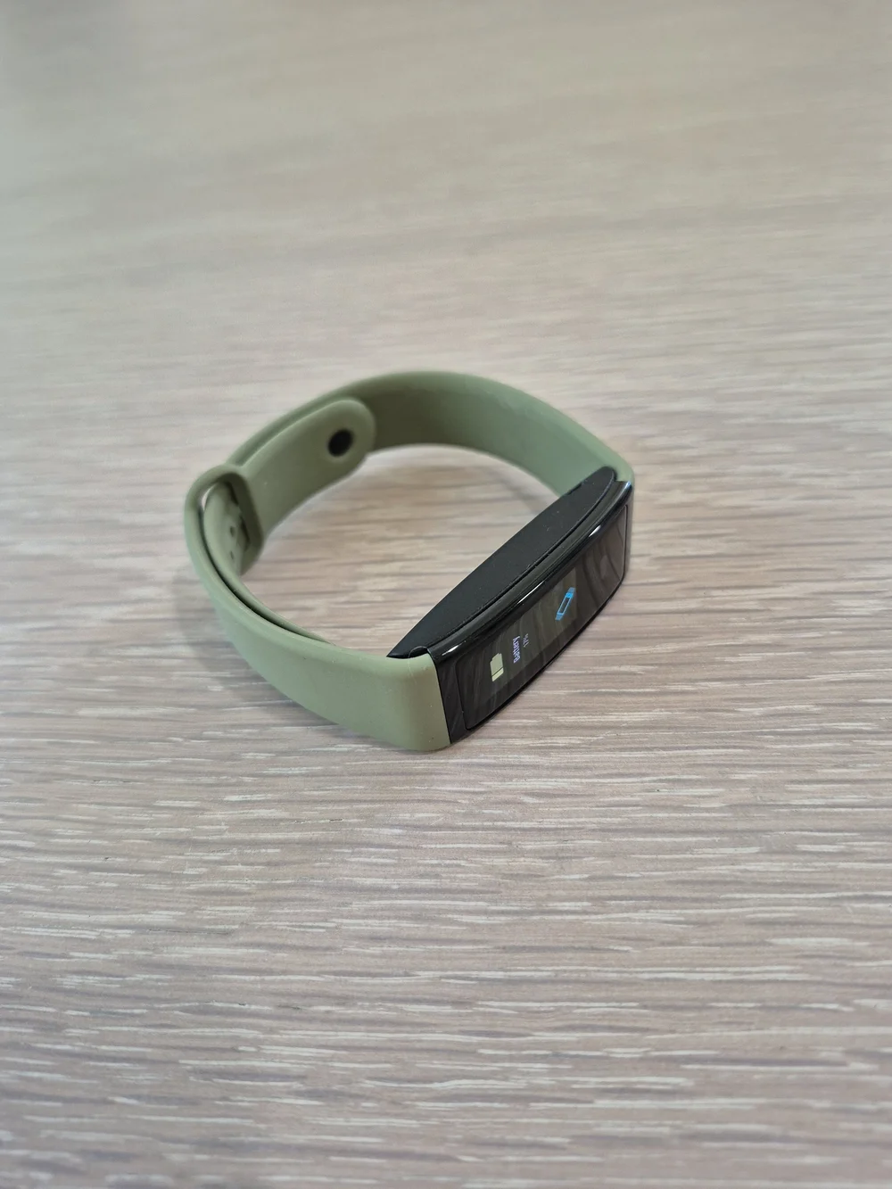 Smart Fitness Tracker Band in Olive Green with Touchscreen and Charger